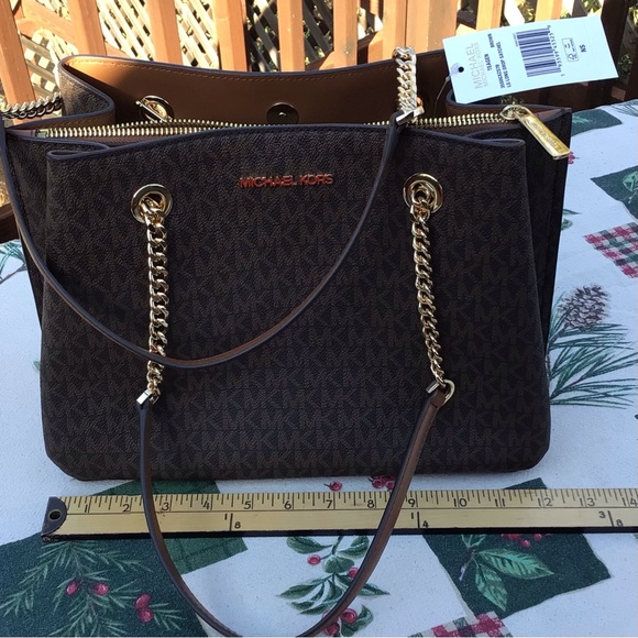 Michael Kors Teagan shoulder bag. New with tag.